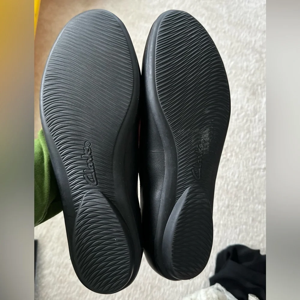 Clarks Women's Black Ballet Flats - Picture 8 of 11